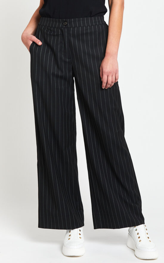 Arizona Boyfriend Pant product photo.