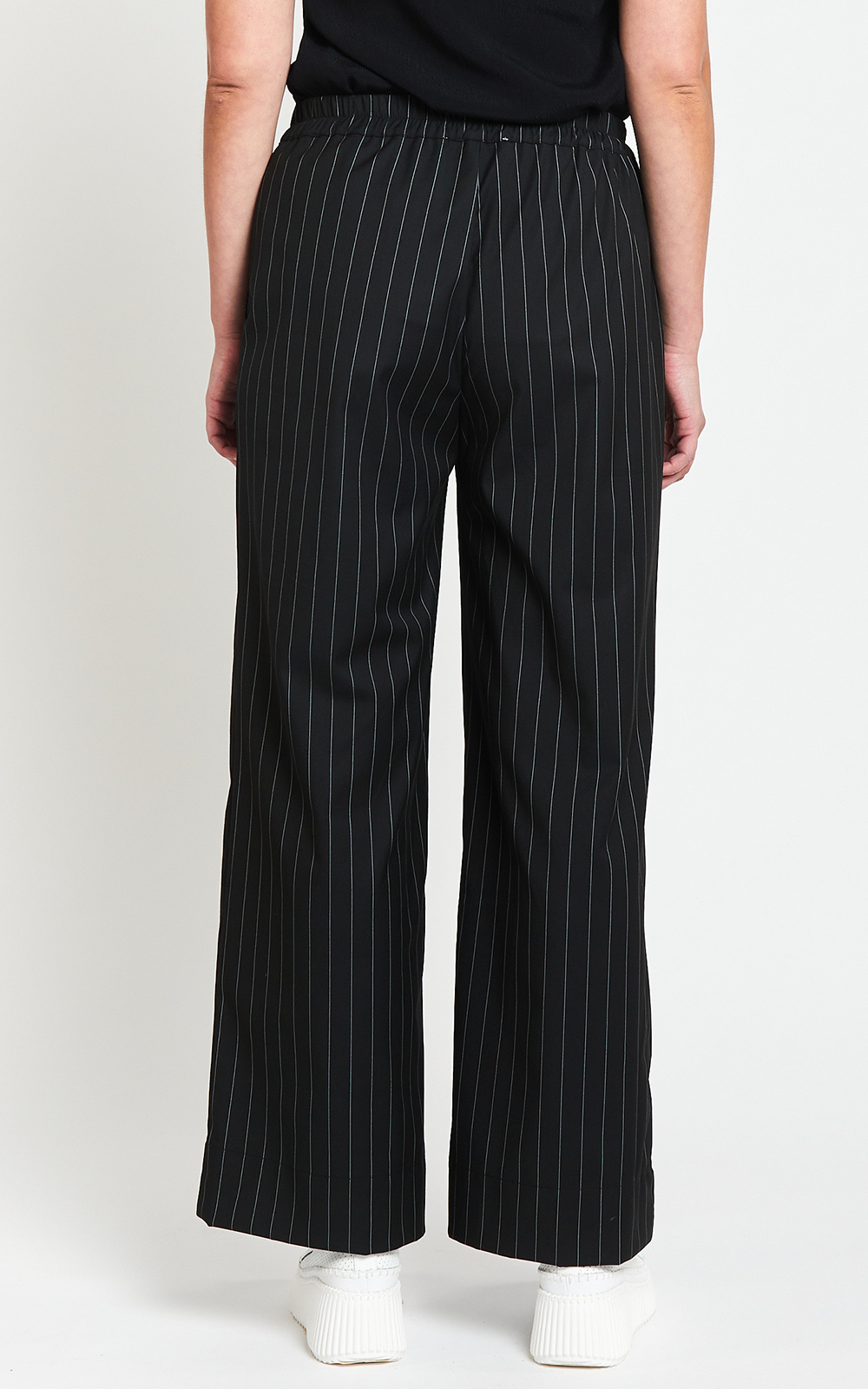 Arizona Boyfriend Pant product photo.