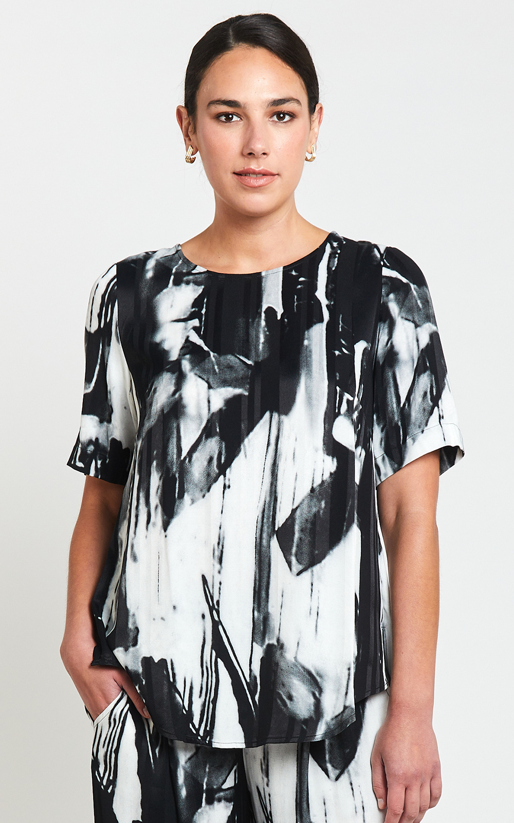 Cityscape Shell Top product photo.