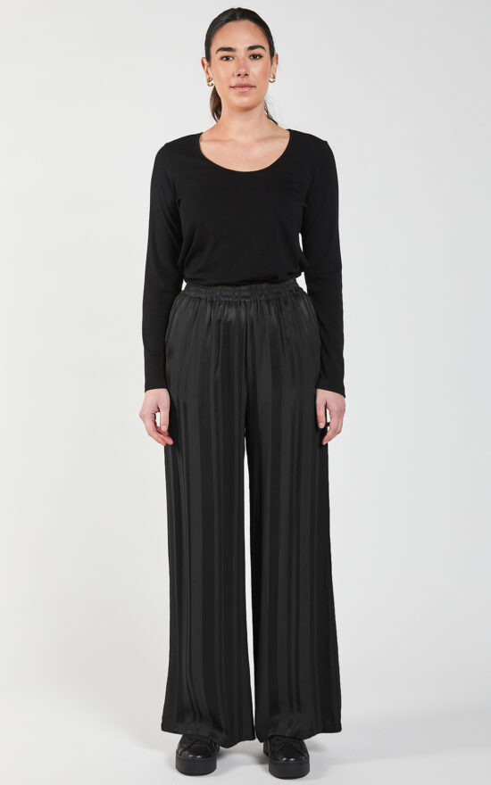 Causeway Palazzo product photo.