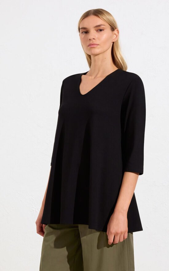Loose V Top product photo.