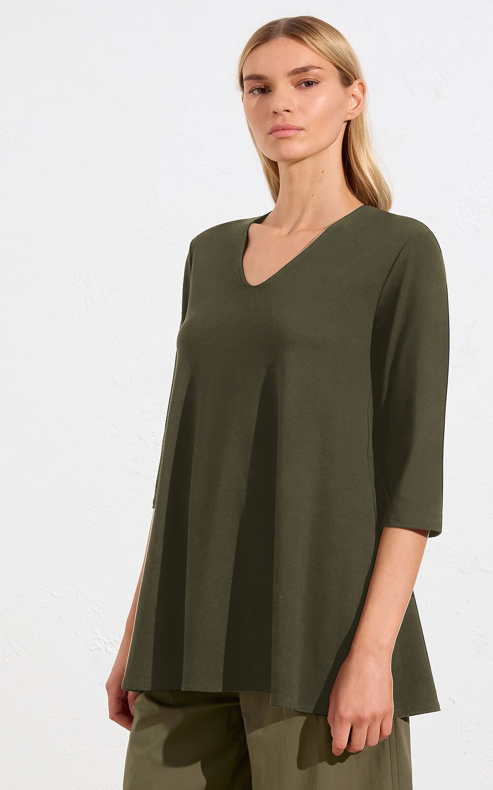 Loose V Top product photo.