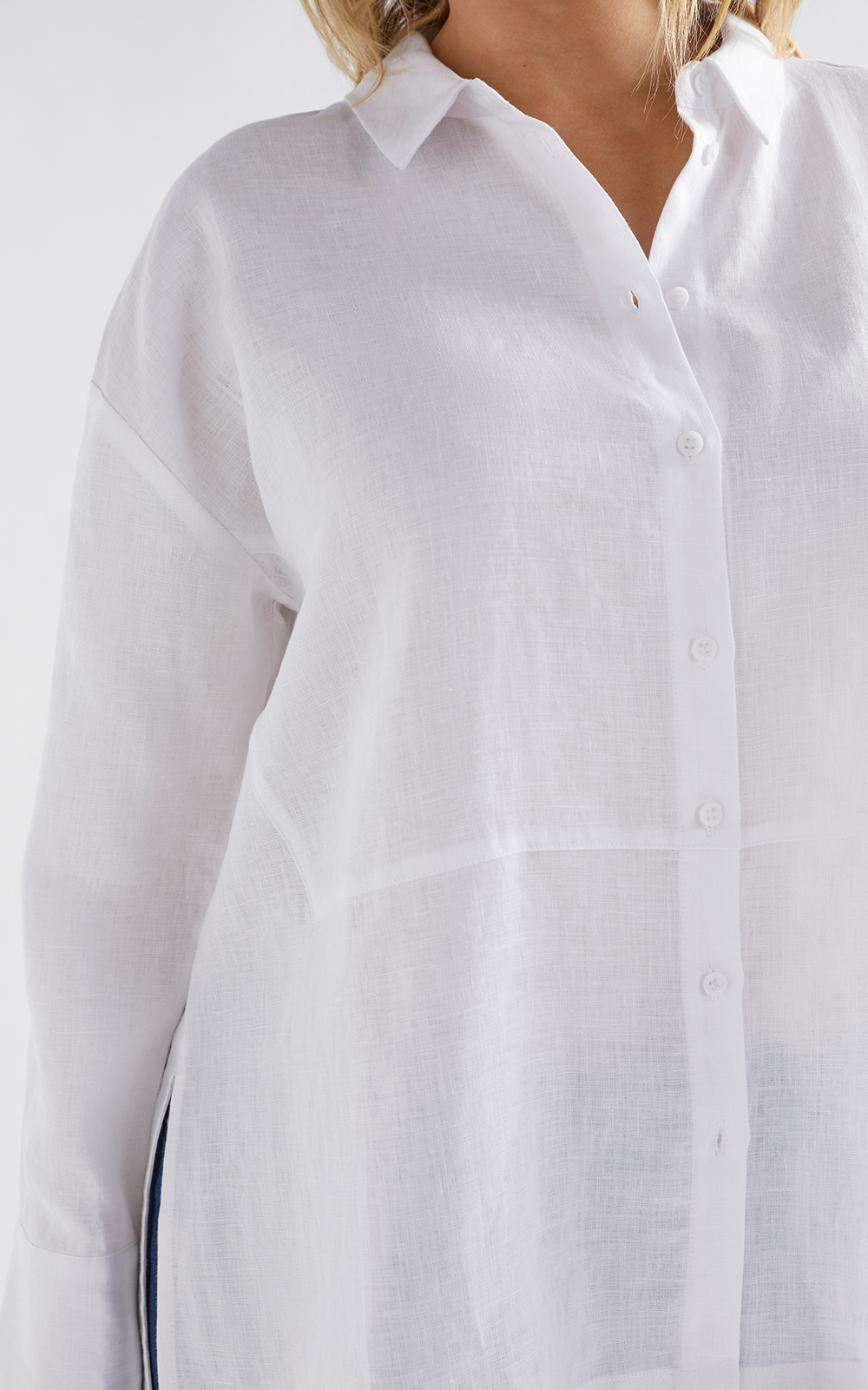 Stilla Shirt product photo.