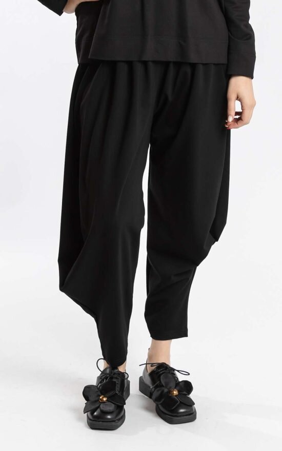 Knot Pants Black product photo.