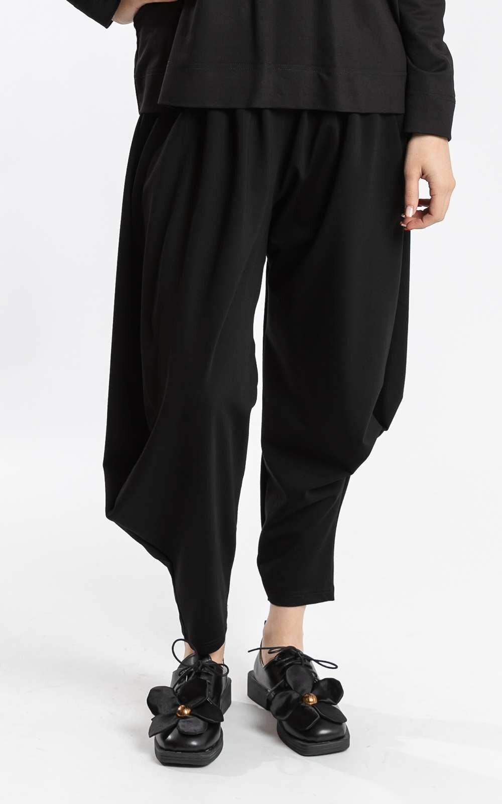 Knot Pants Black product photo.