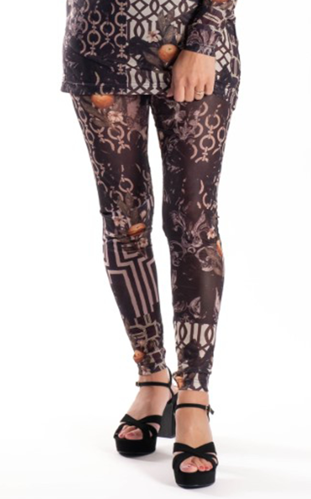 Leggings product photo.