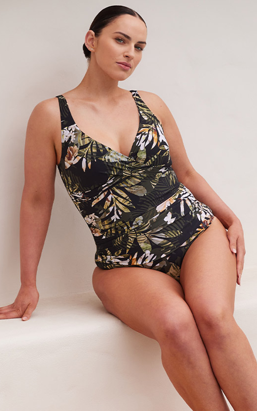 Delacroix Soft D-G Cup Cross Over One Piece product photo.