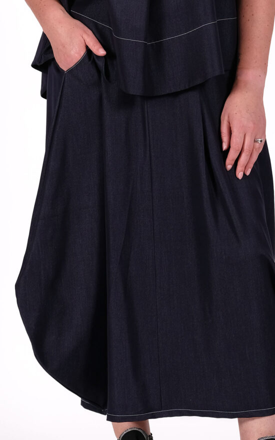 Resume Skirt product photo.