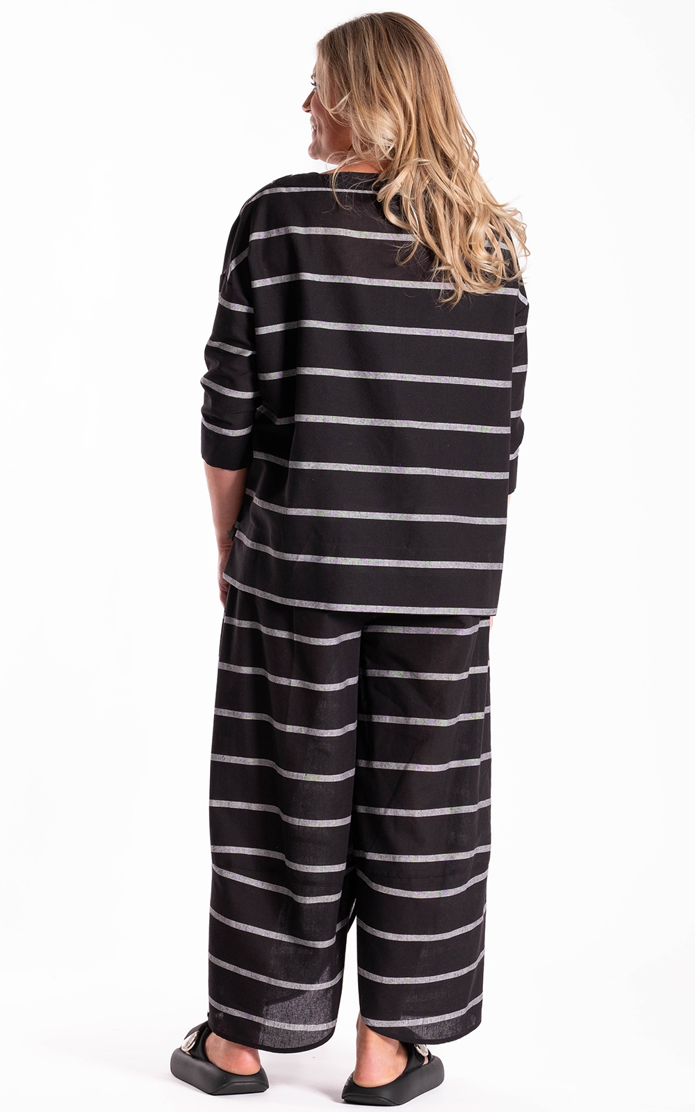 Apartmento Pants  product photo.