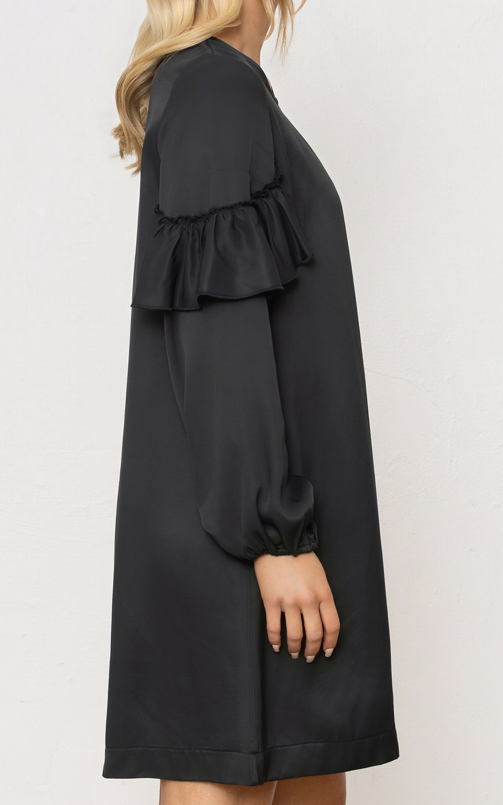 Vera Dress product photo.