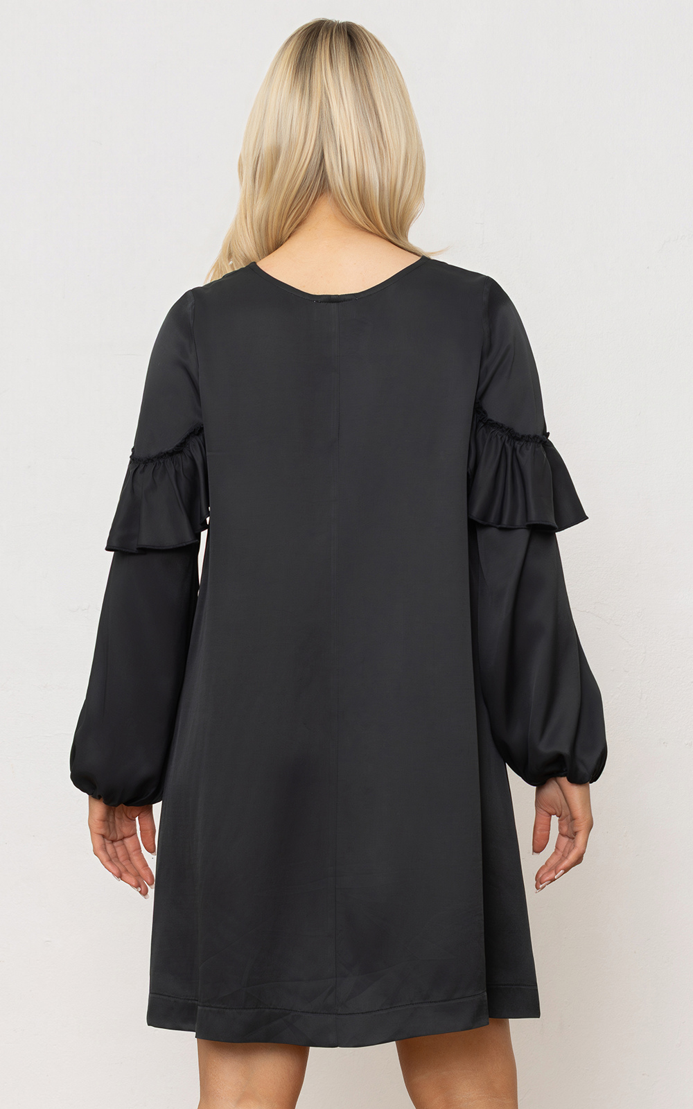 Vera Dress product photo.