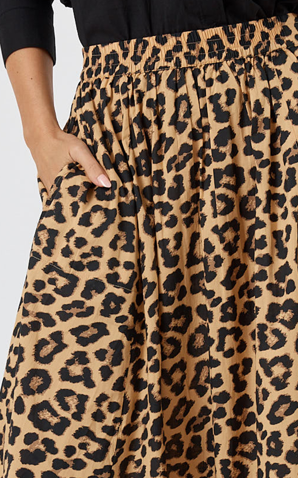 Azure Skirt Leopard product photo.