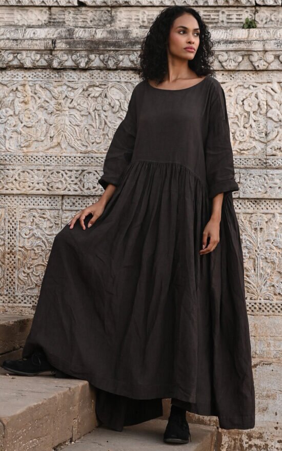 Billy Dress In Linen product photo.