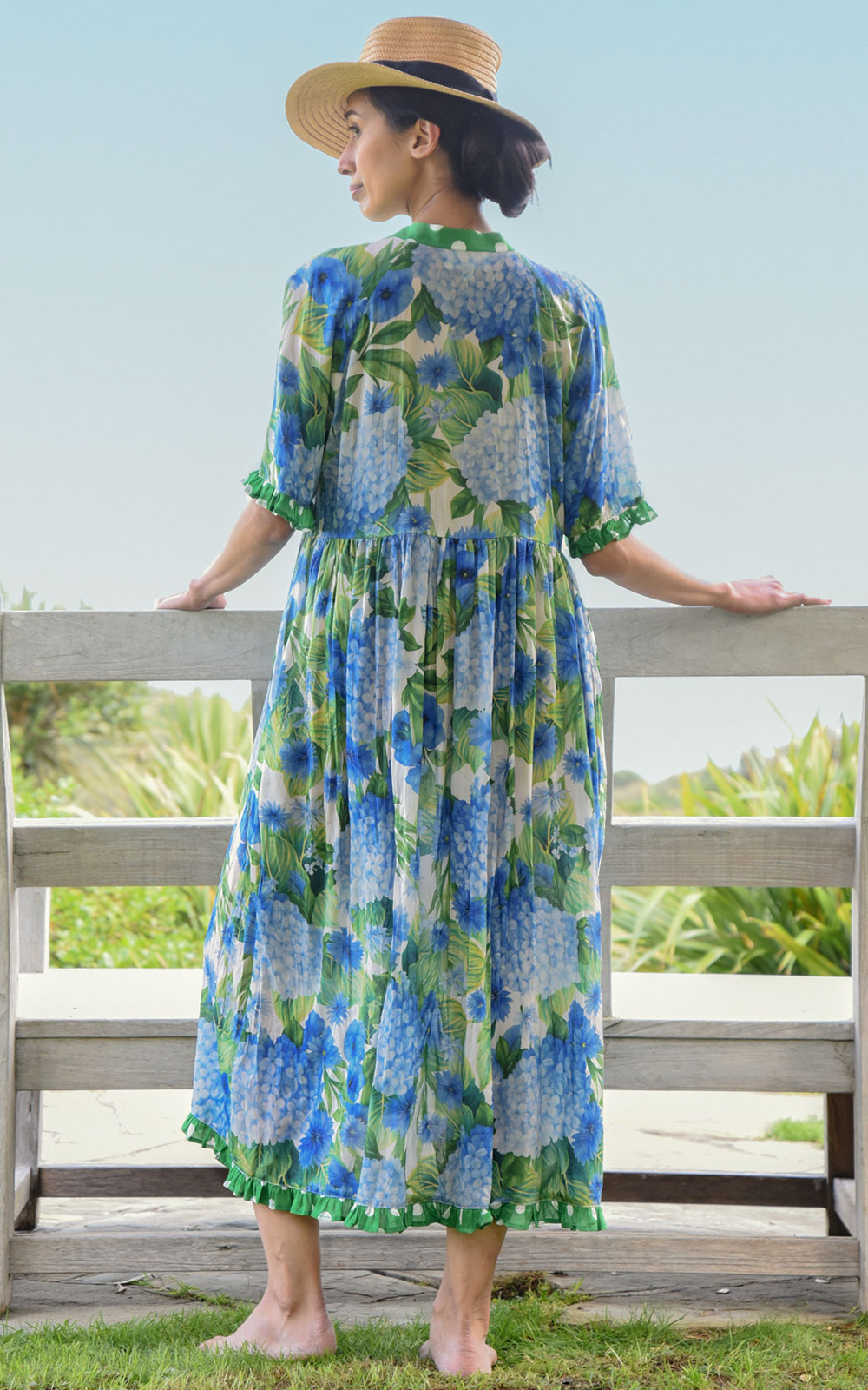 Don'T Make Waves Dress product photo.