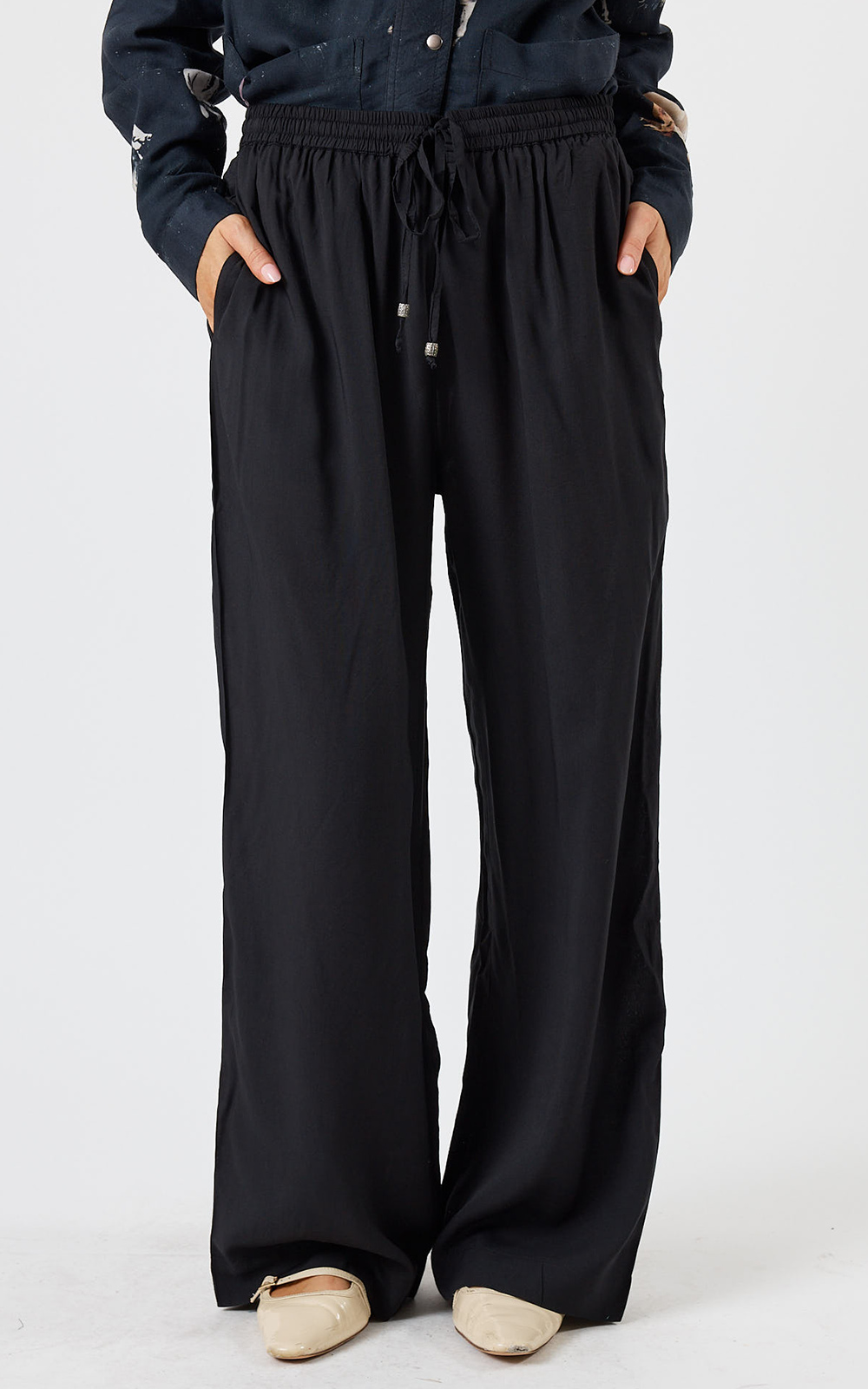 Delta Pant product photo.