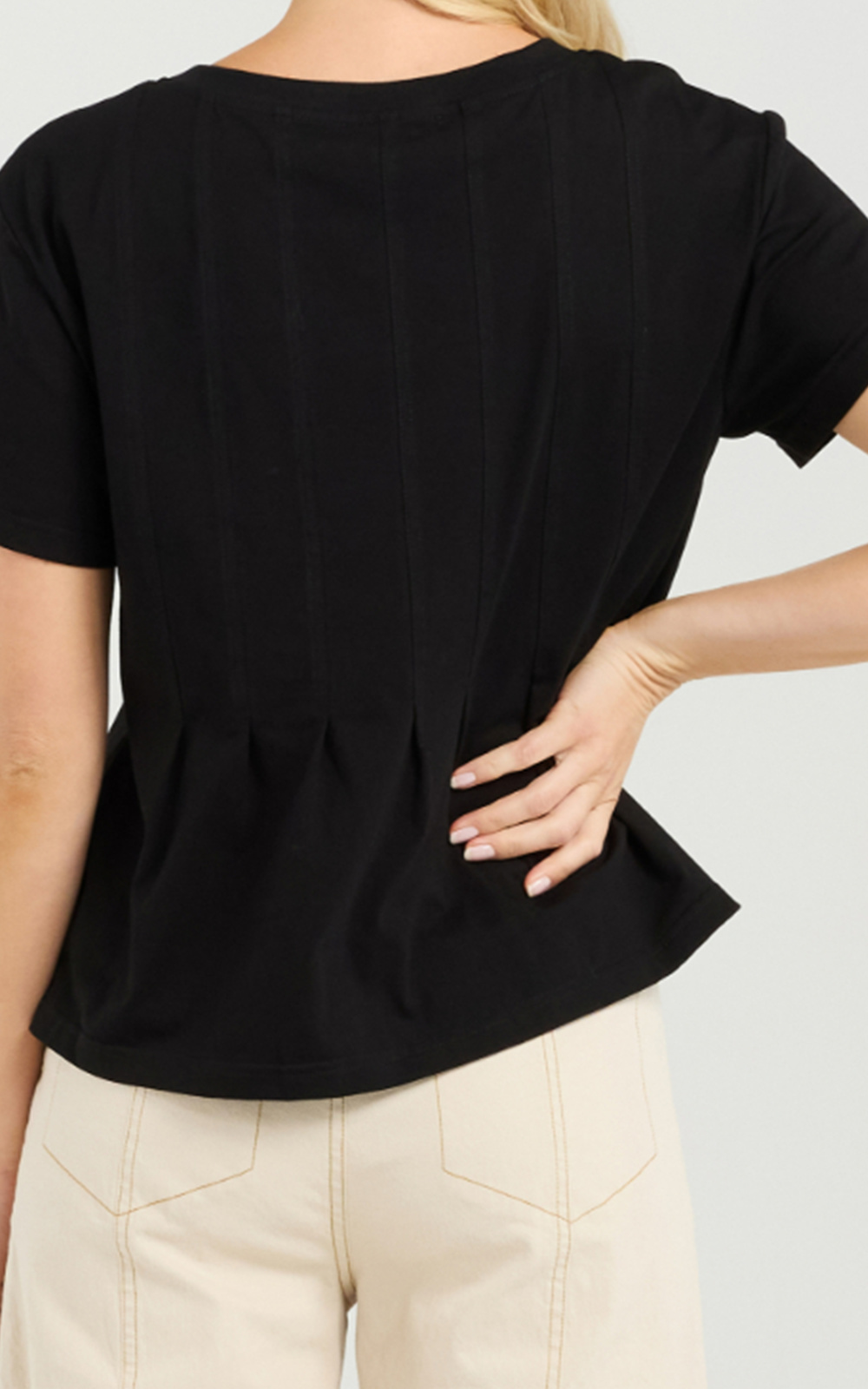Ari Top product photo.