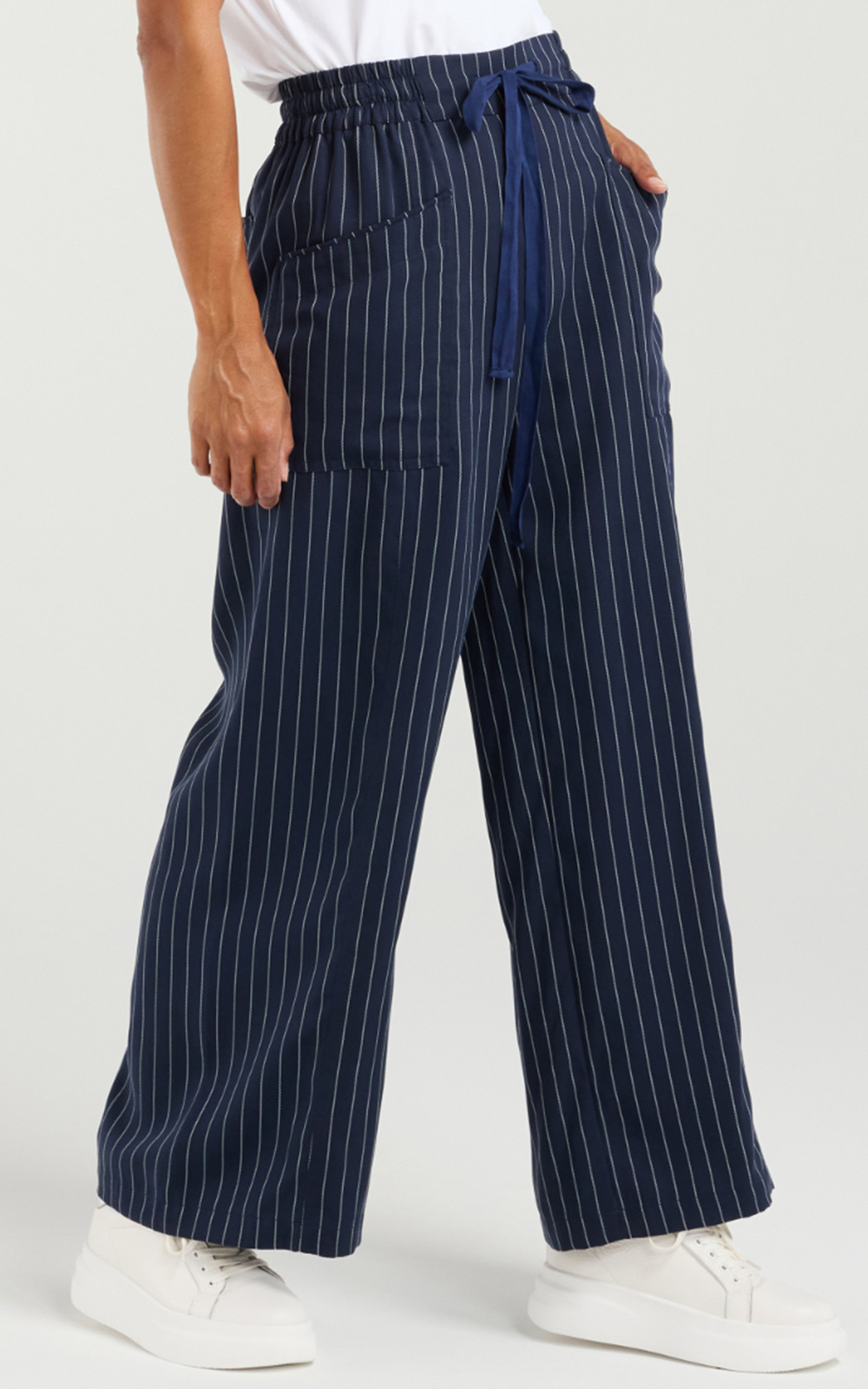 Chloe Pant product photo.