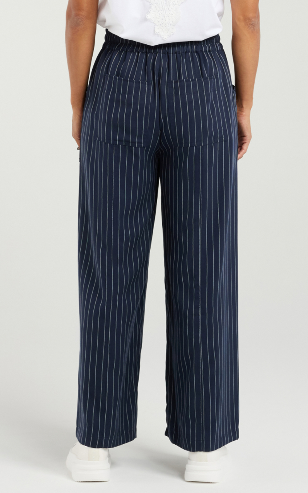 Chloe Pant product photo.
