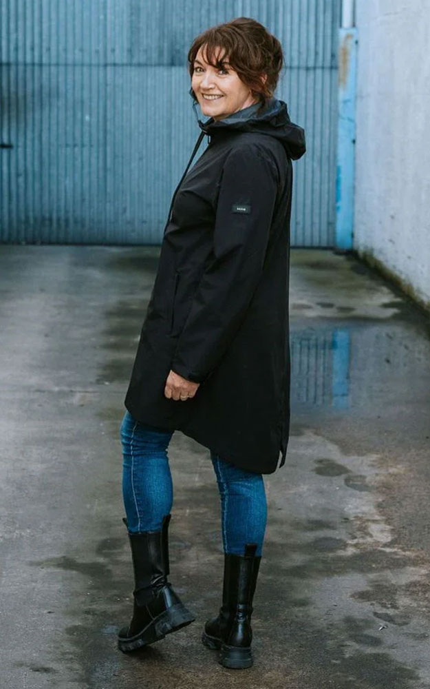 Georgie Packable Raincoat product photo.