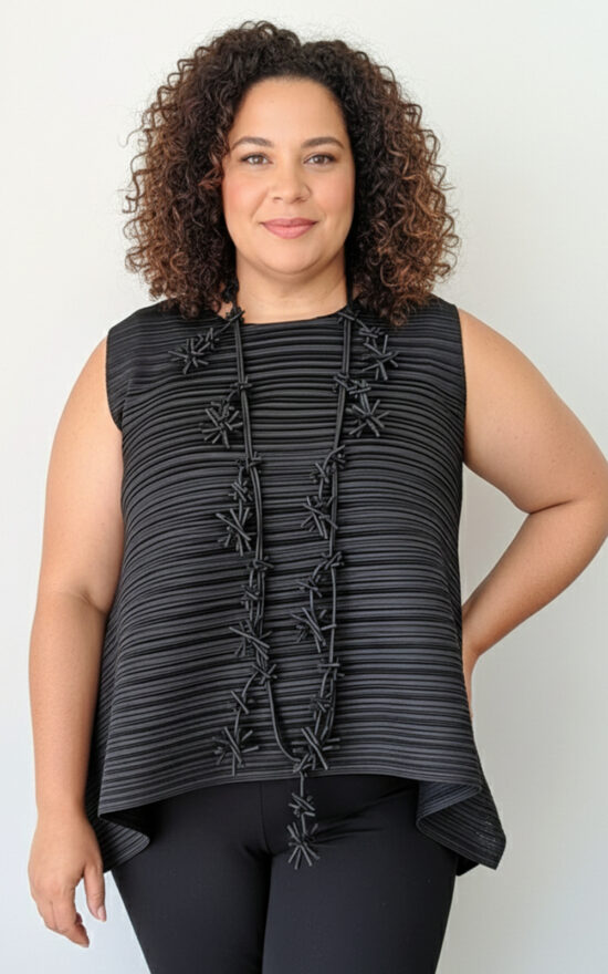 Hanabi Necklace product photo.