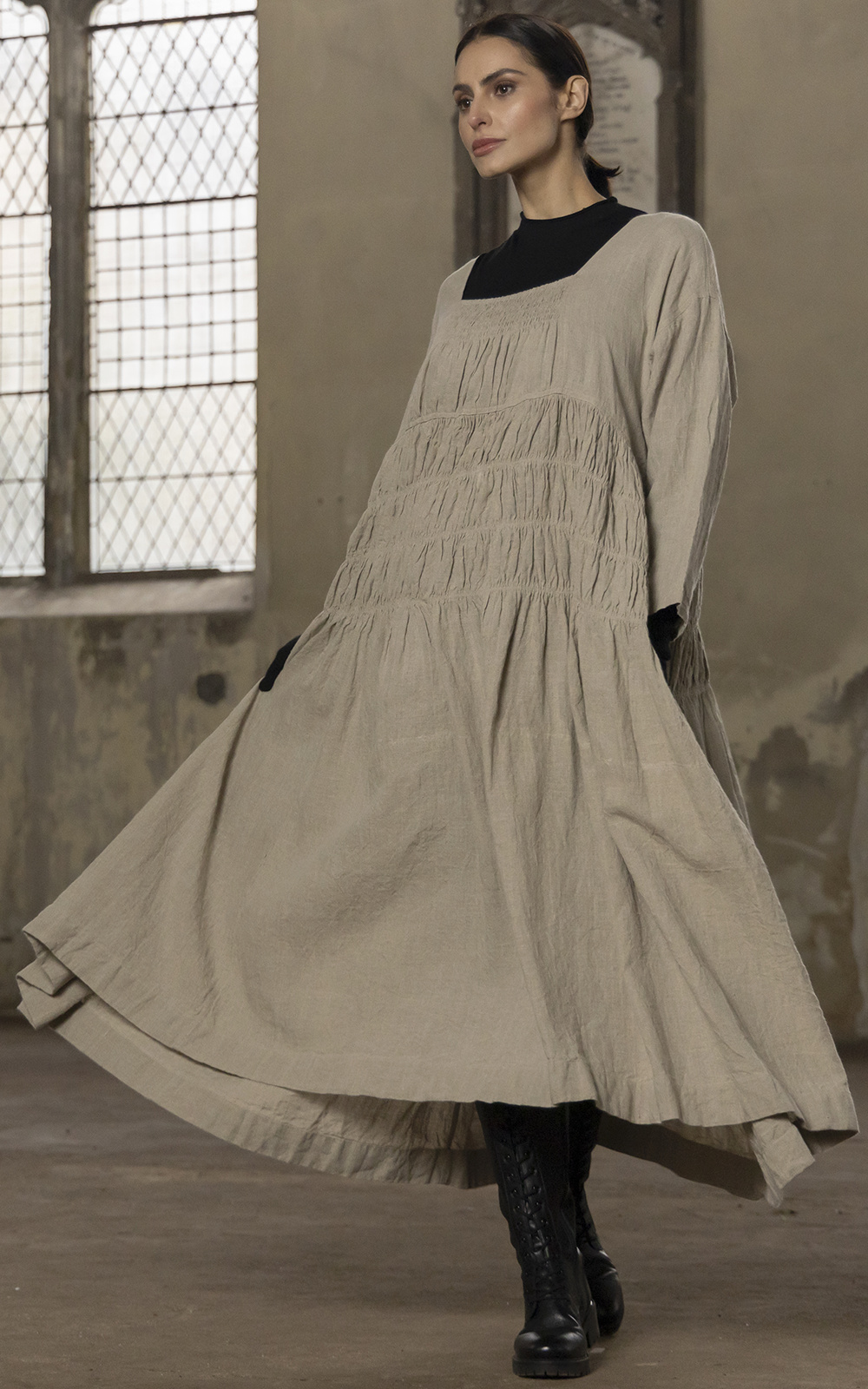 Helena Dress Long Linen product photo.