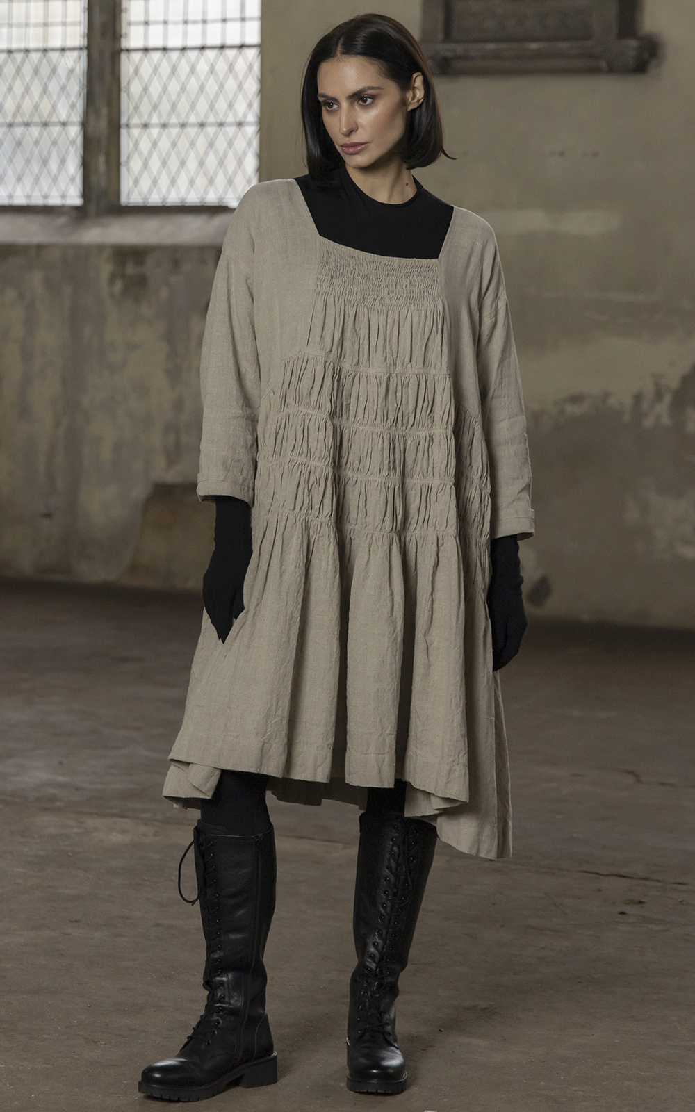 Helena Dress Short Linen product photo.
