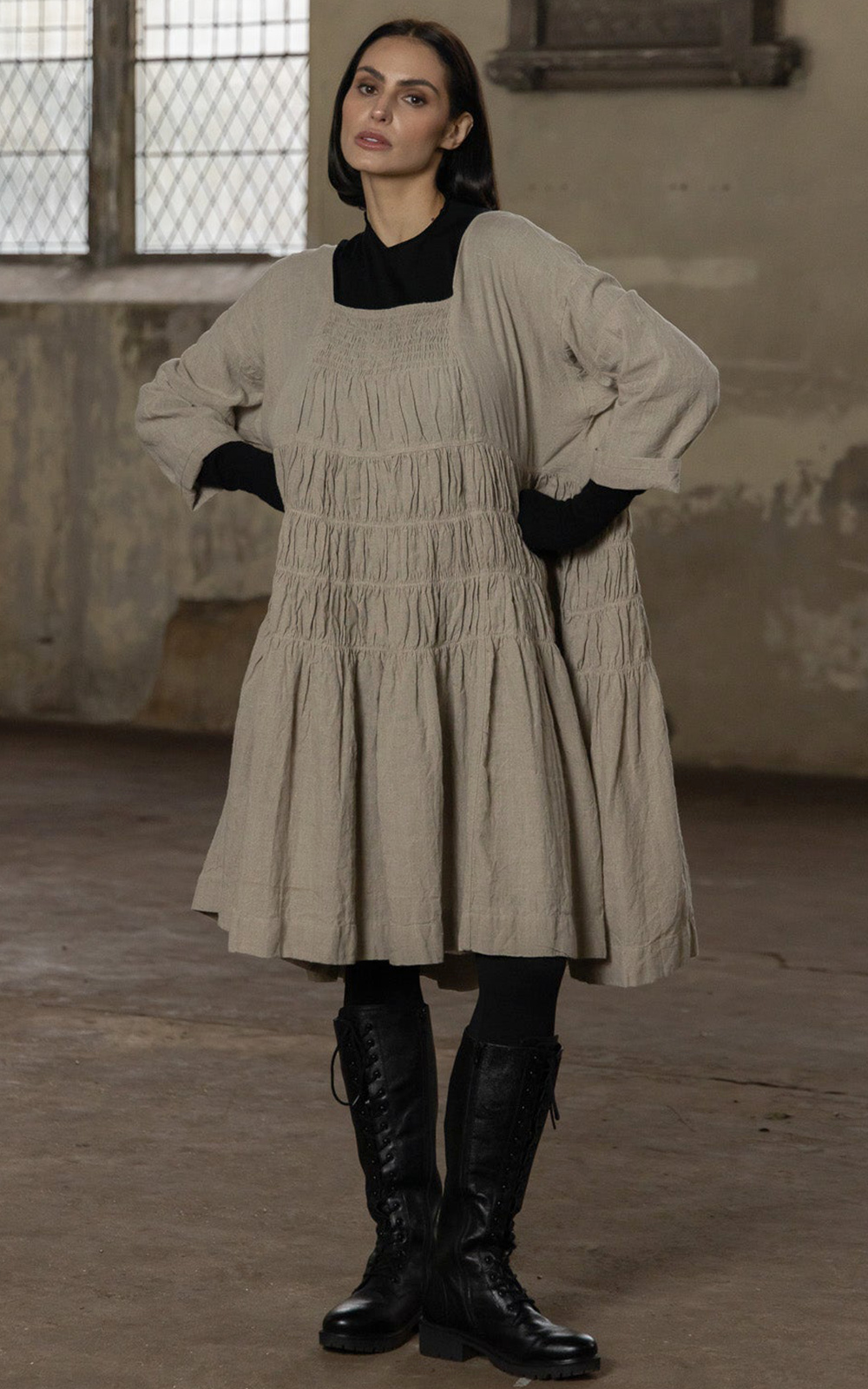Helena Dress Short Linen product photo.