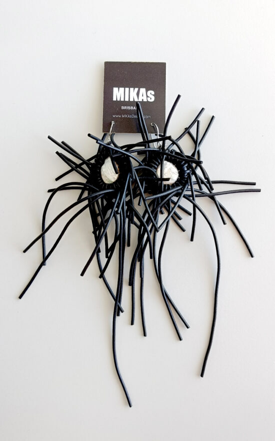 Kabuki Pearl Earrings product photo.