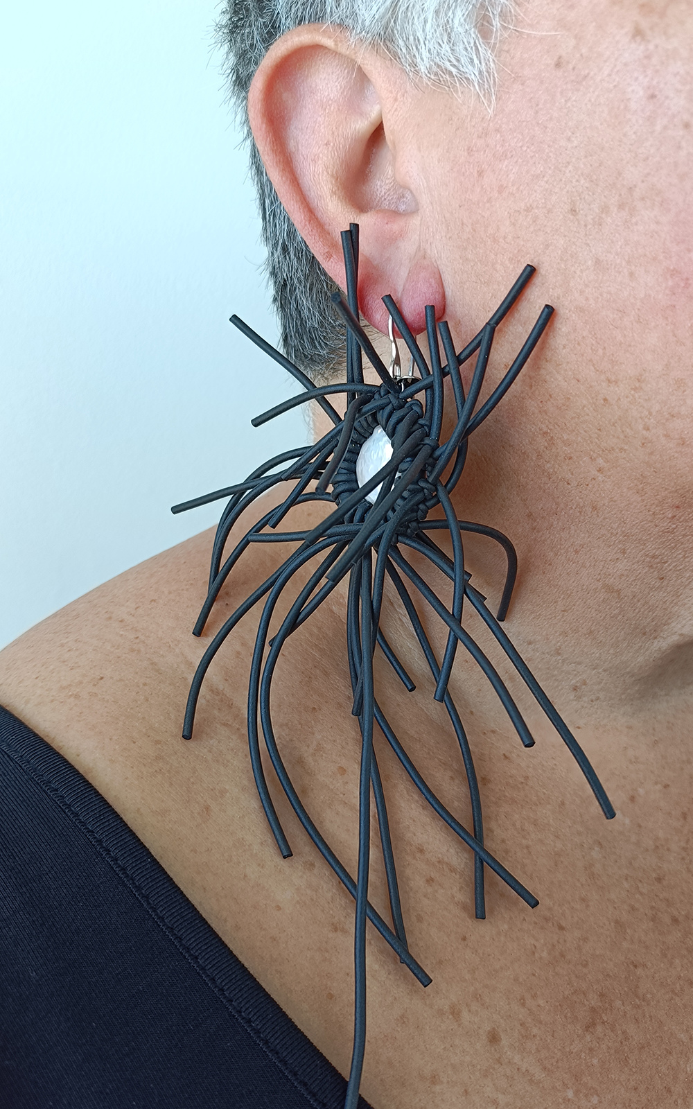 Kabuki Pearl Earrings product photo.