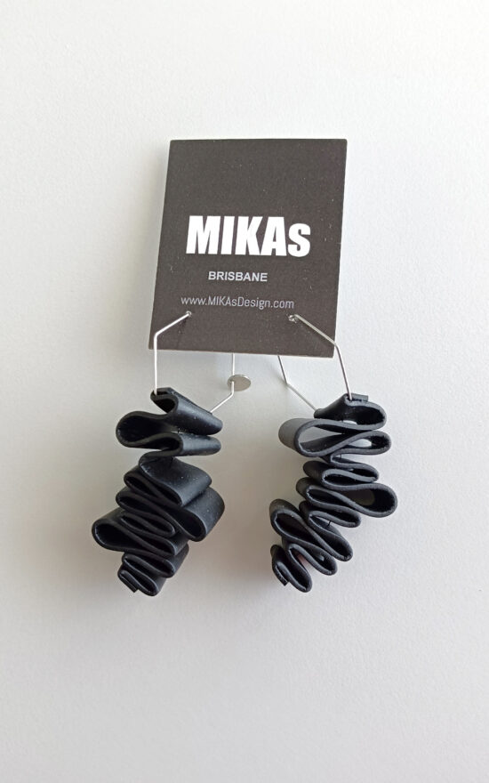 Kune Earrings product photo.