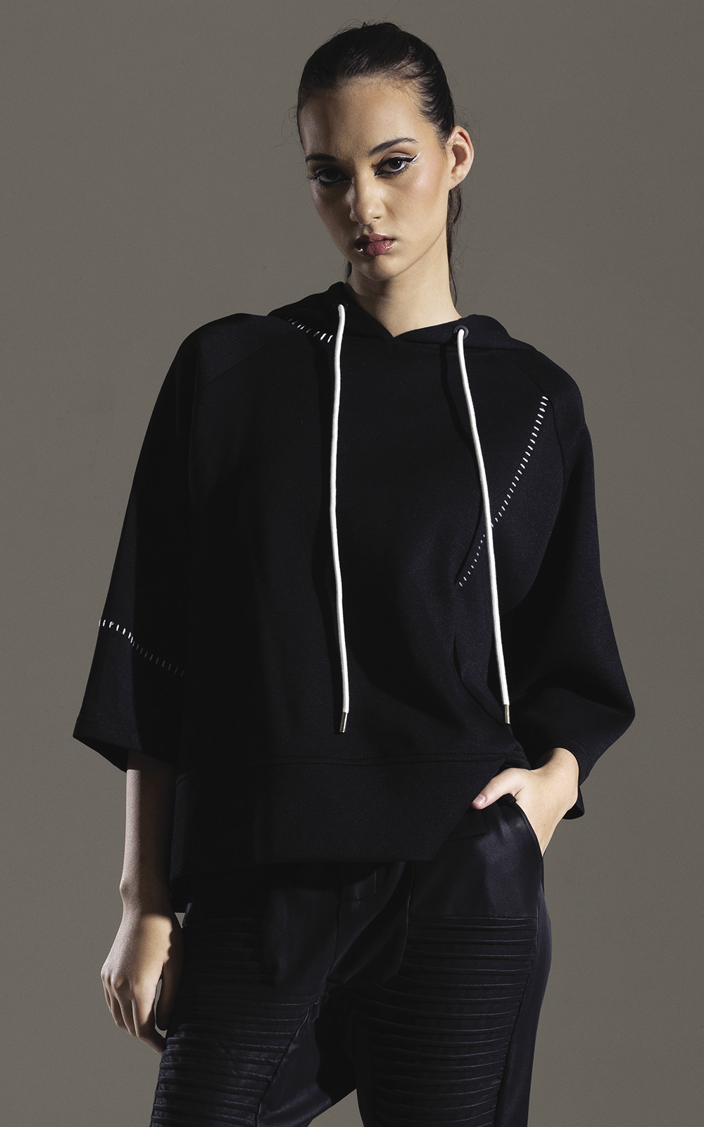 Noliv Hoody product photo.