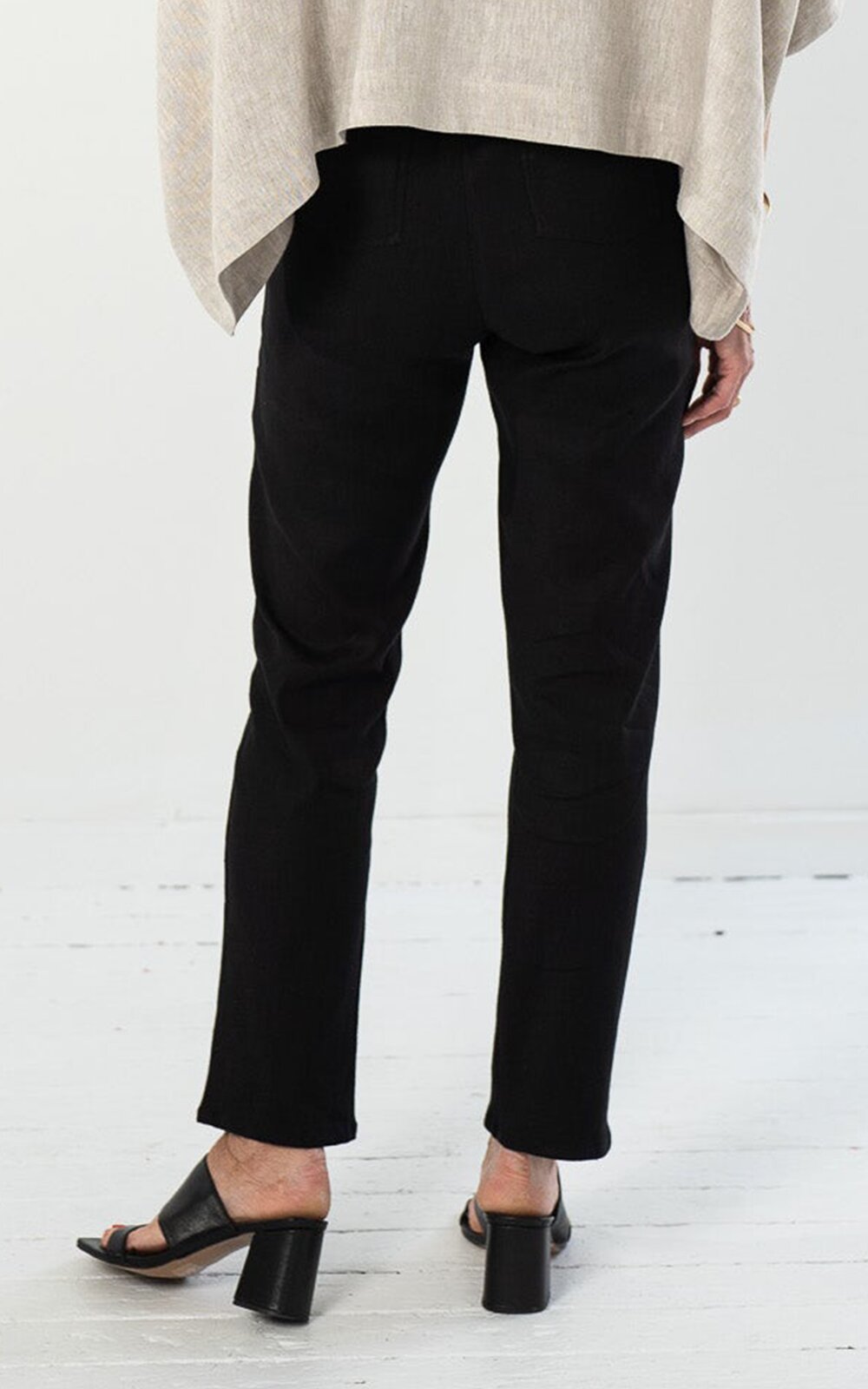 Liza Pant product photo.