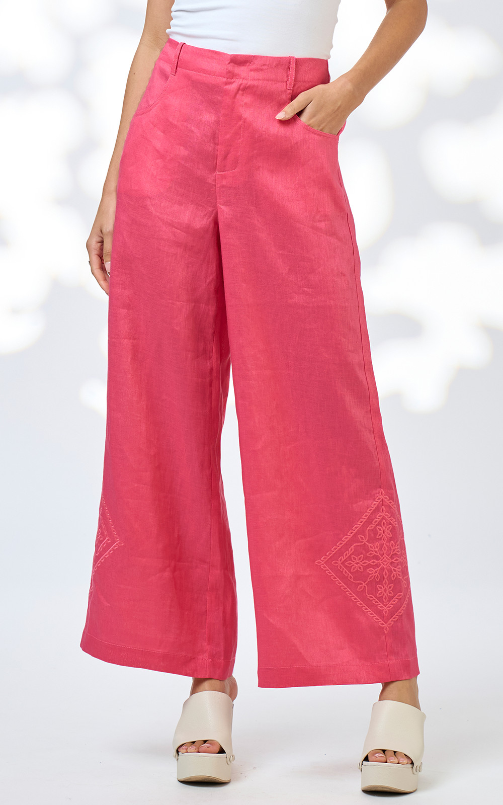 Lia Pant product photo.