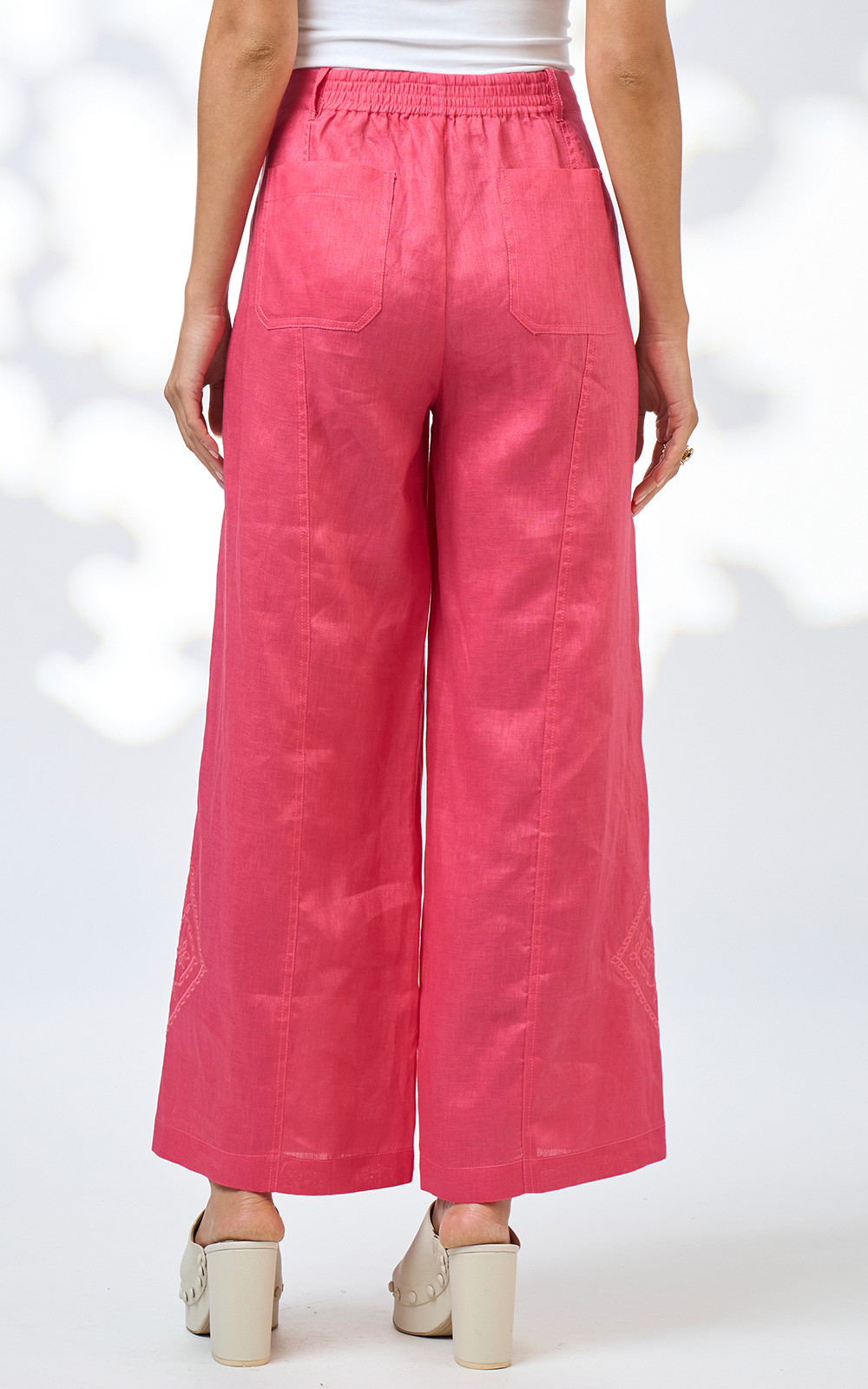 Lia Pant product photo.