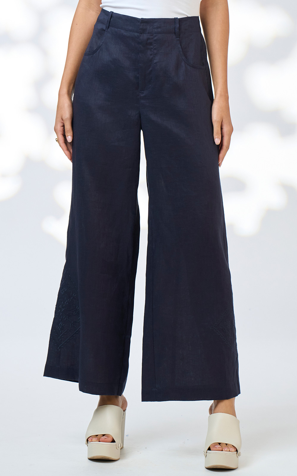 Lia Pant product photo.