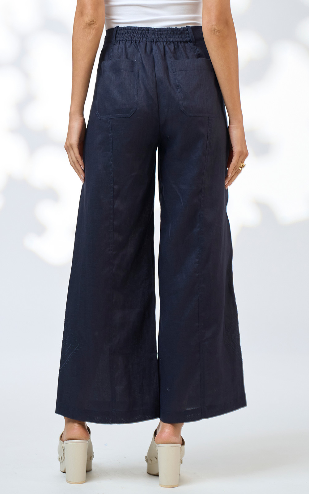 Lia Pant product photo.
