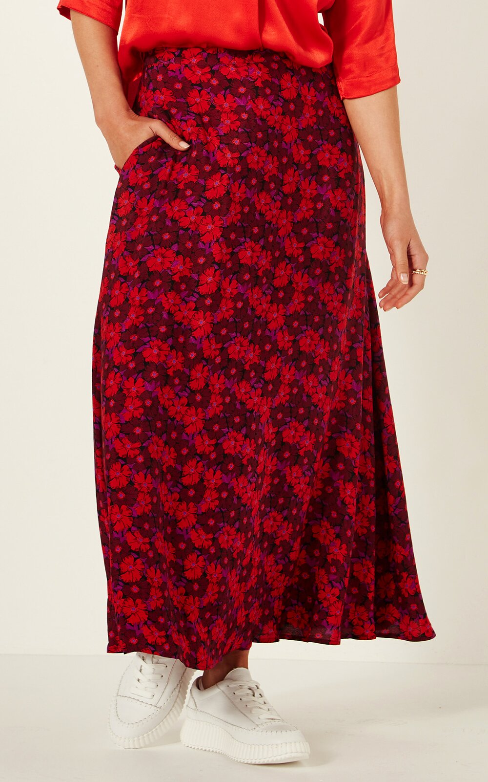 Valeria Skirt product photo.