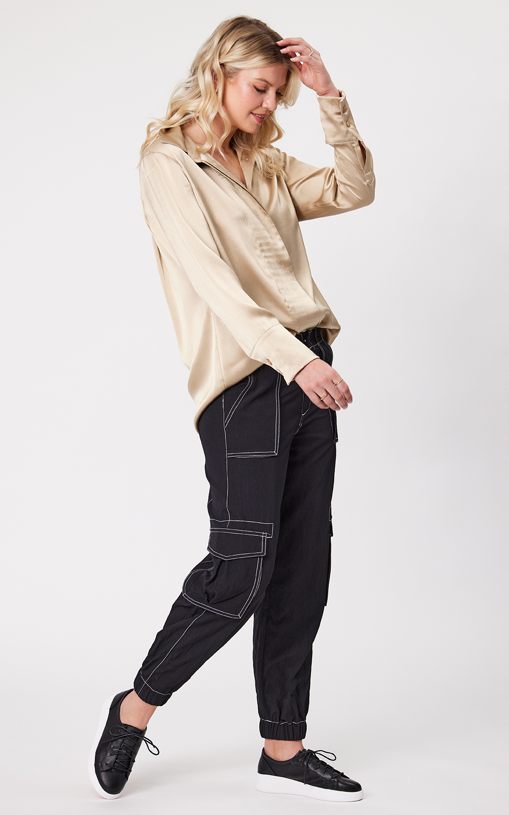 Dee Pant product photo.