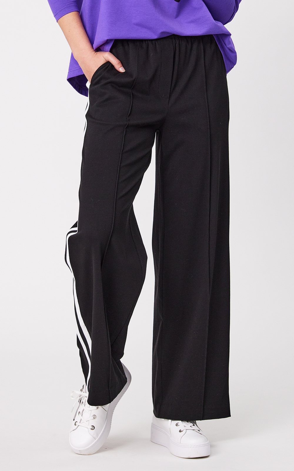 Chloe Pant product photo.