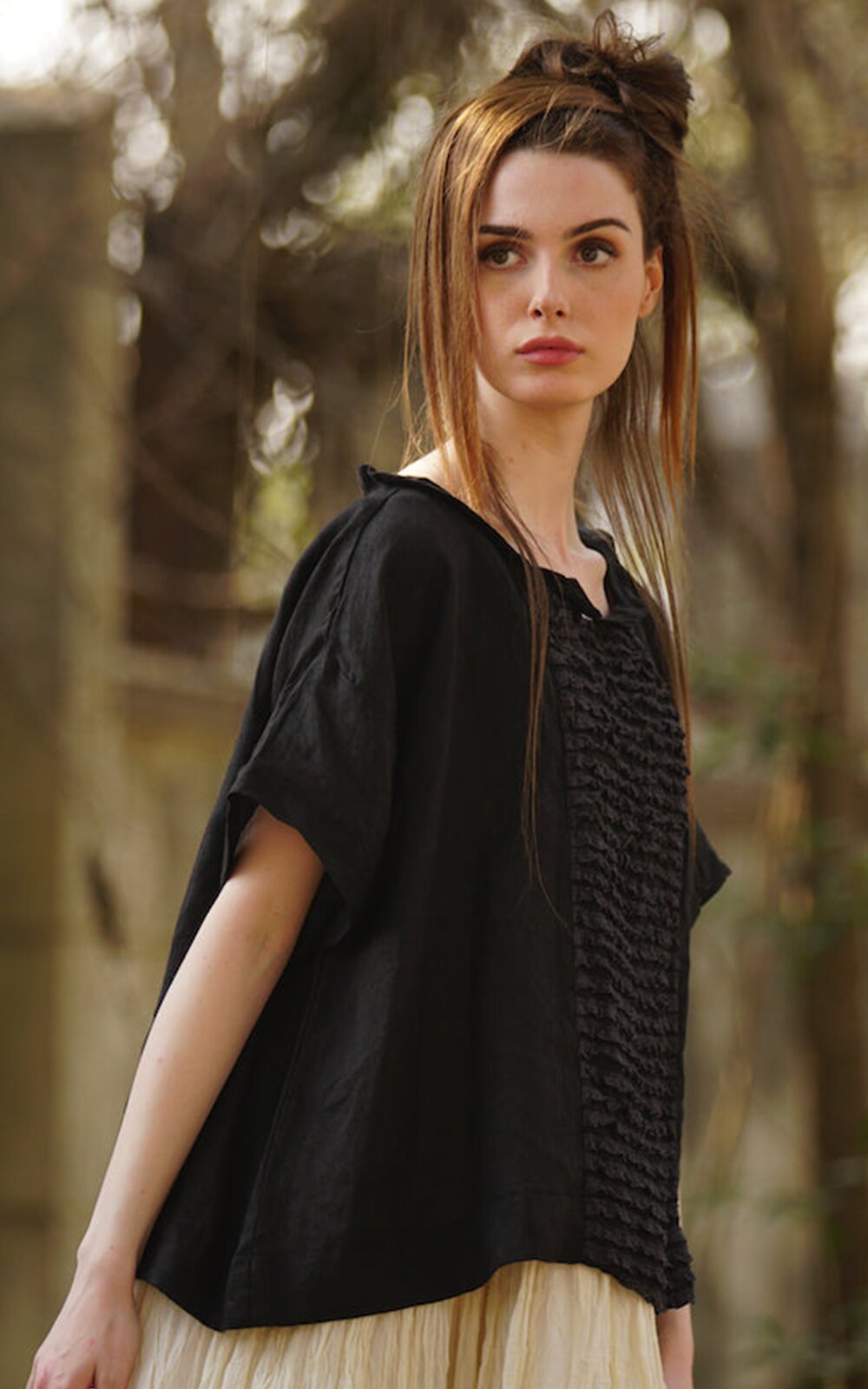 Luna Top In Linen And Lace product photo.