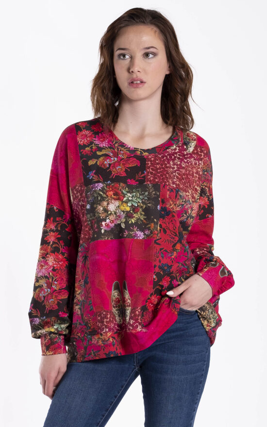 Sweatshirt product photo.