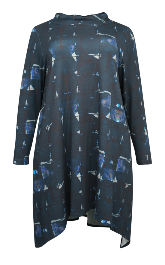 Tunic product photo.