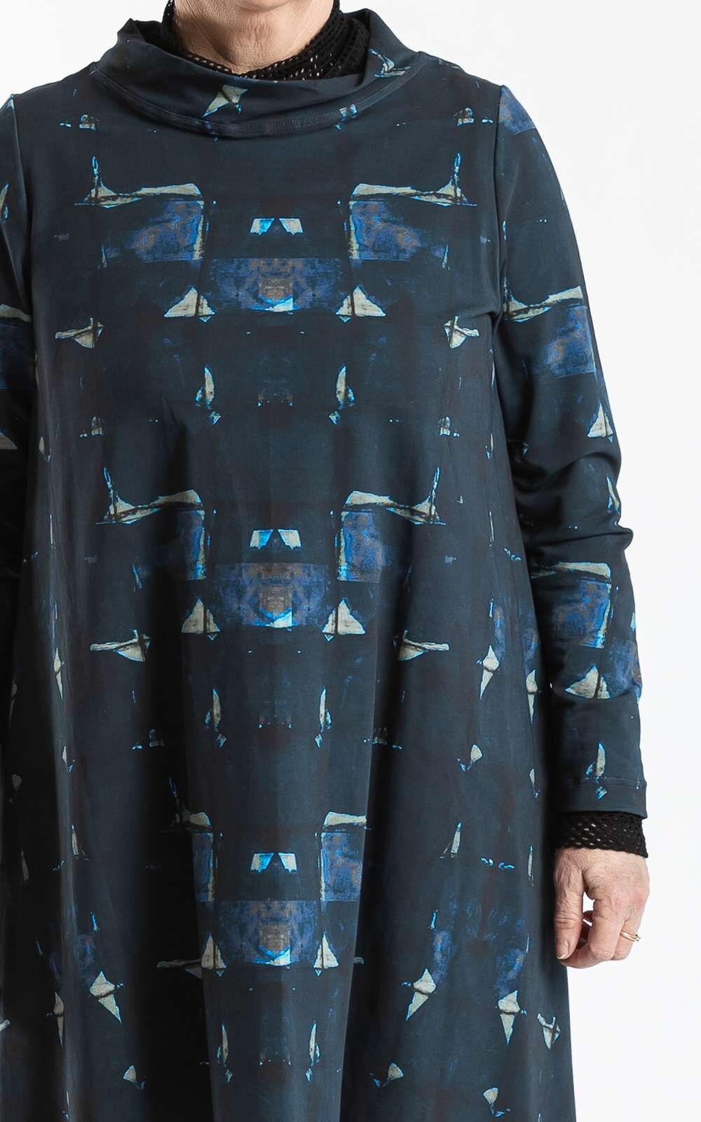 Tunic product photo.