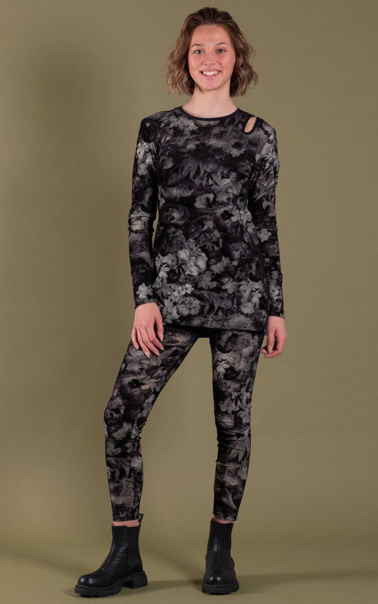 Leggings product photo.