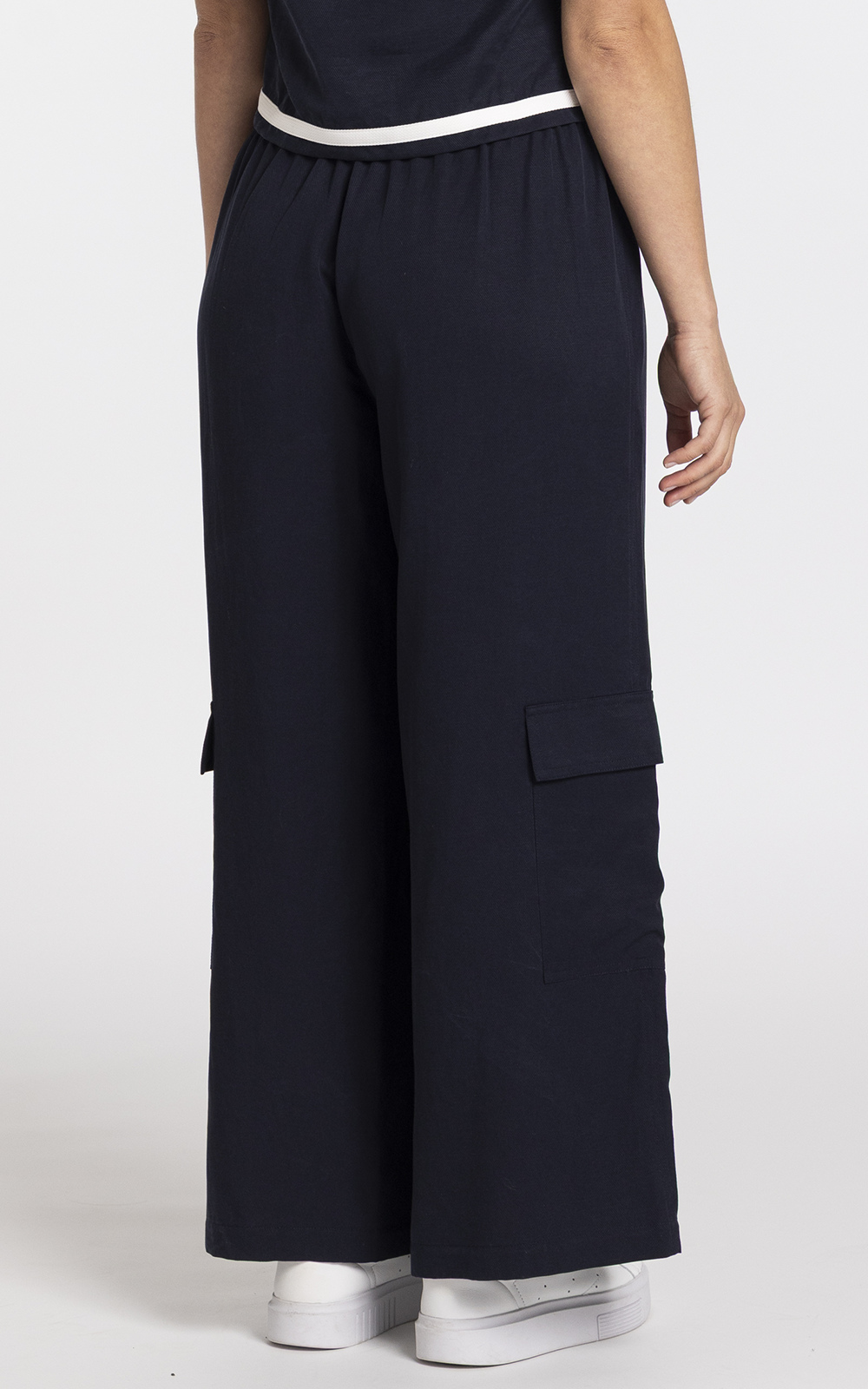 Dahlia Pant product photo.