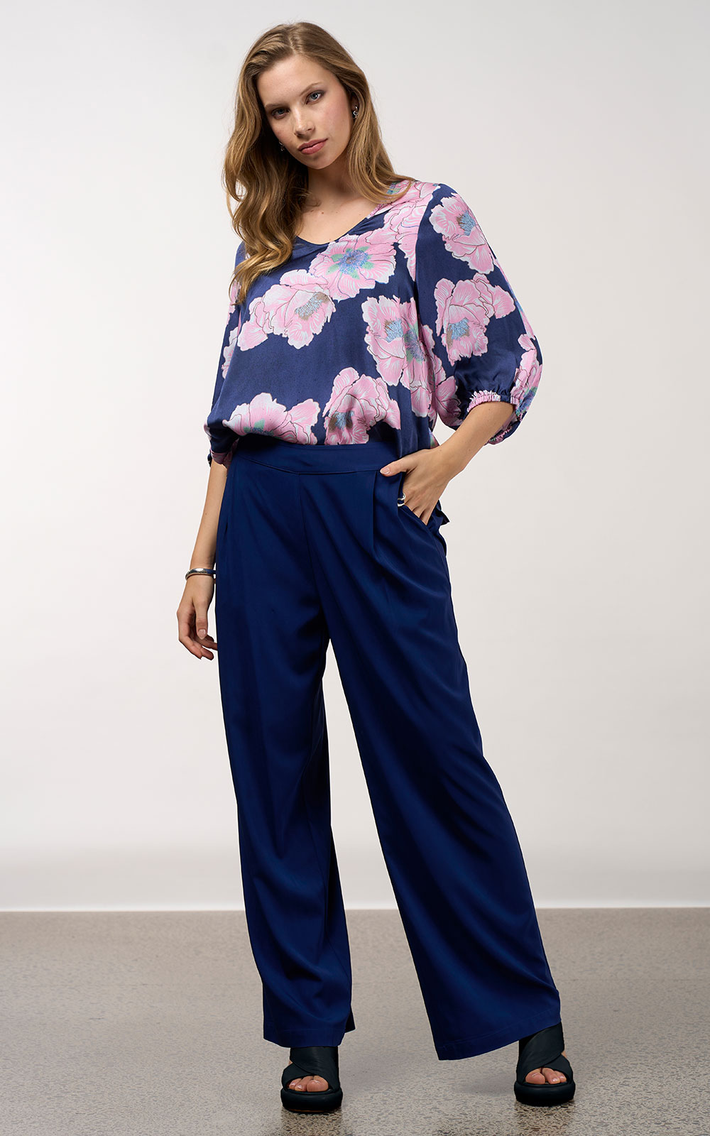 Occasion Pant product photo.