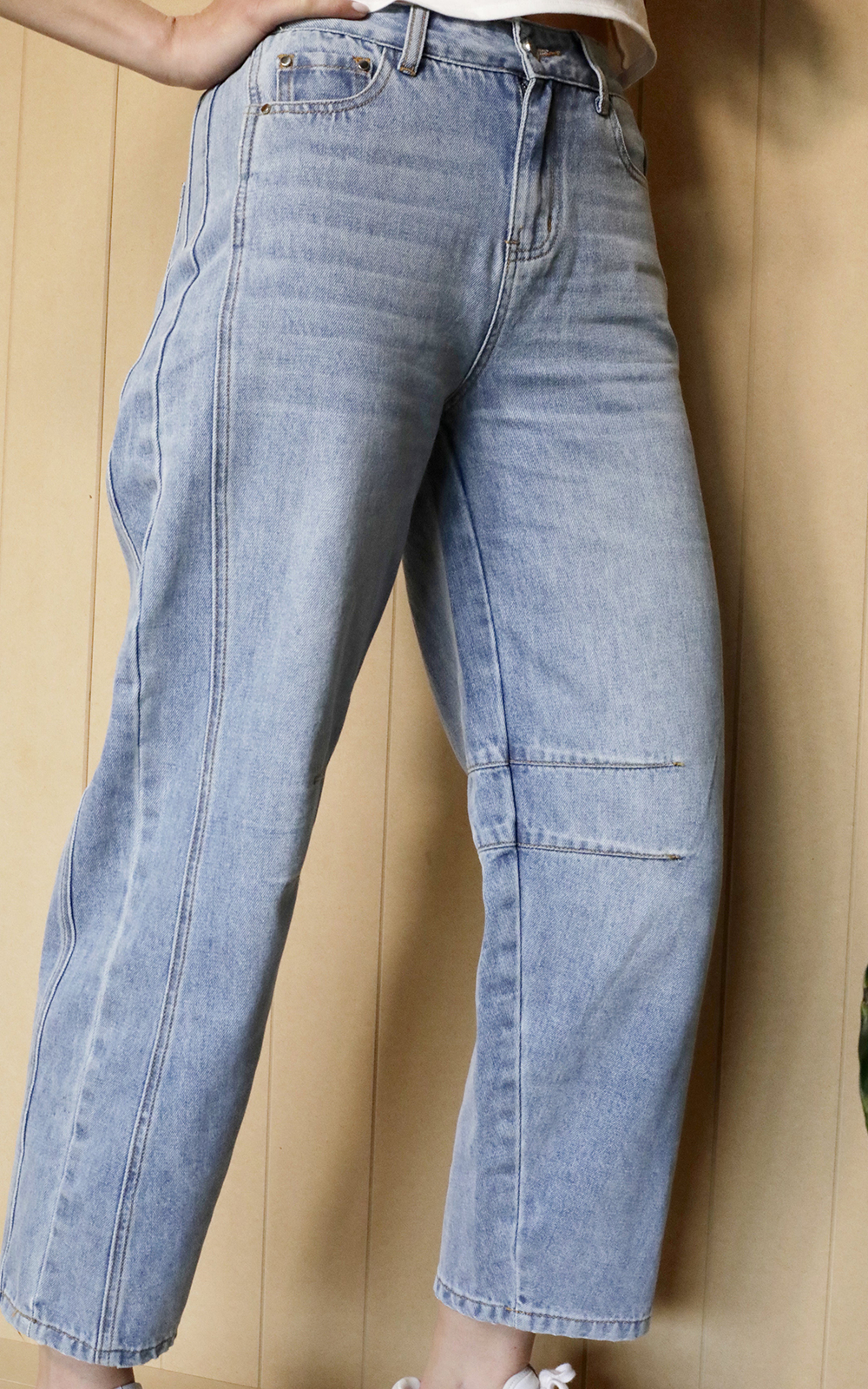 Louis Barrel Jean product photo.