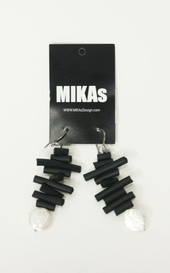 Namida Earrings Long product photo.