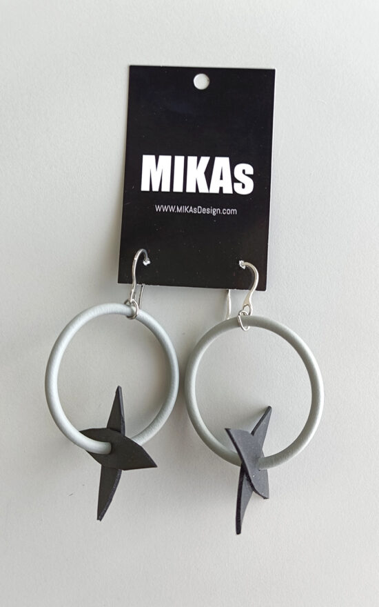 Nin Earring product photo.