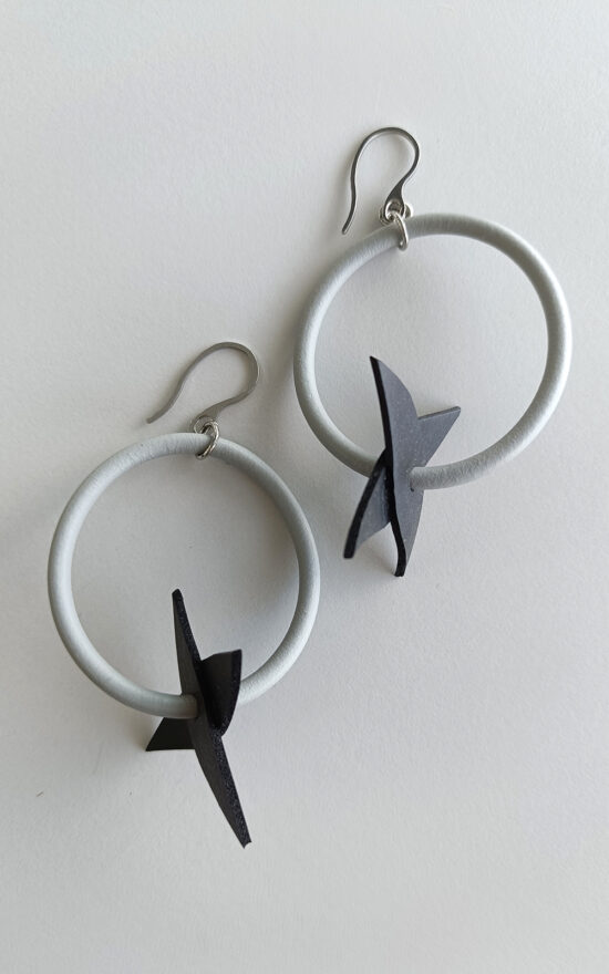 Nin Earring product photo.